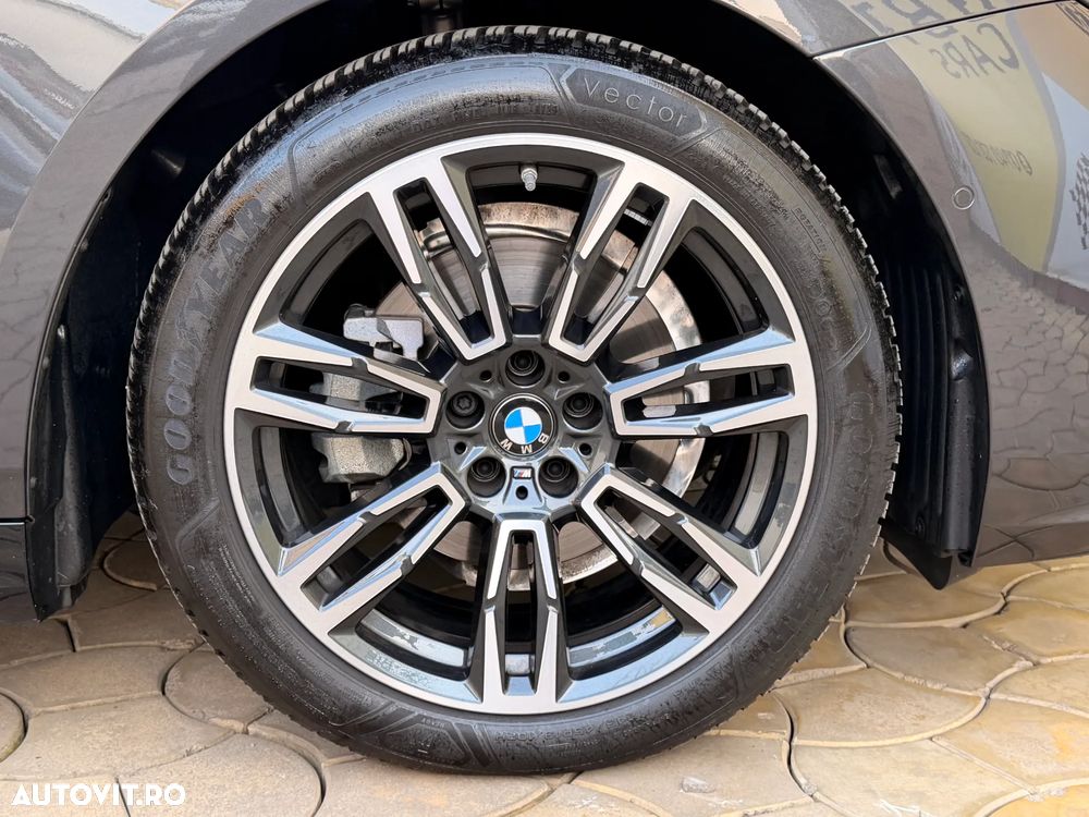 BMW Seria 5 520i AT MHEV - 40