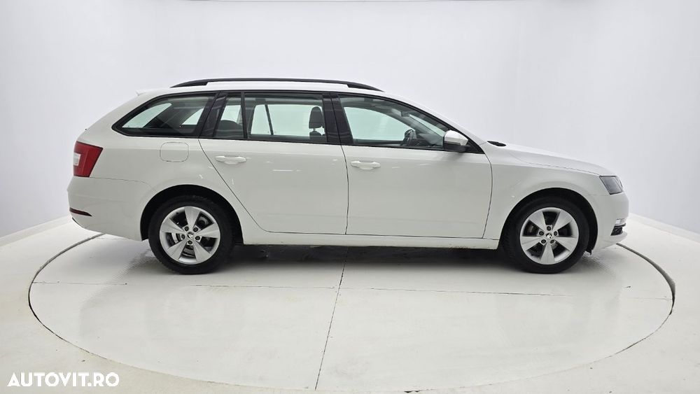 Skoda Octavia 1.6 TDI DSG Ambition - 6