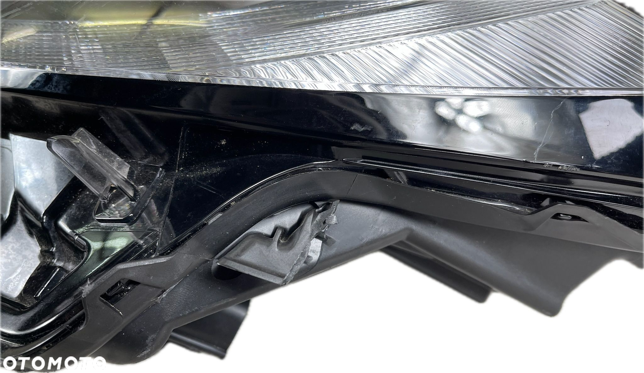 TOYOTA AYGO X 2022 - LAMPA PRZÓD PRZEDNIA LEWA KOITO 0H-31 - 6