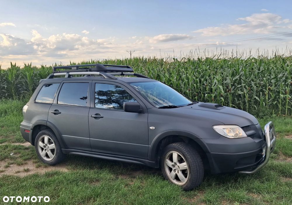 Mitsubishi Outlander - 1