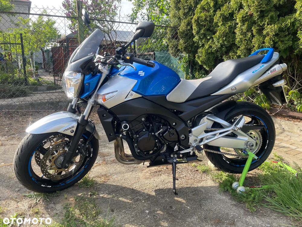 Suzuki GSR - 1