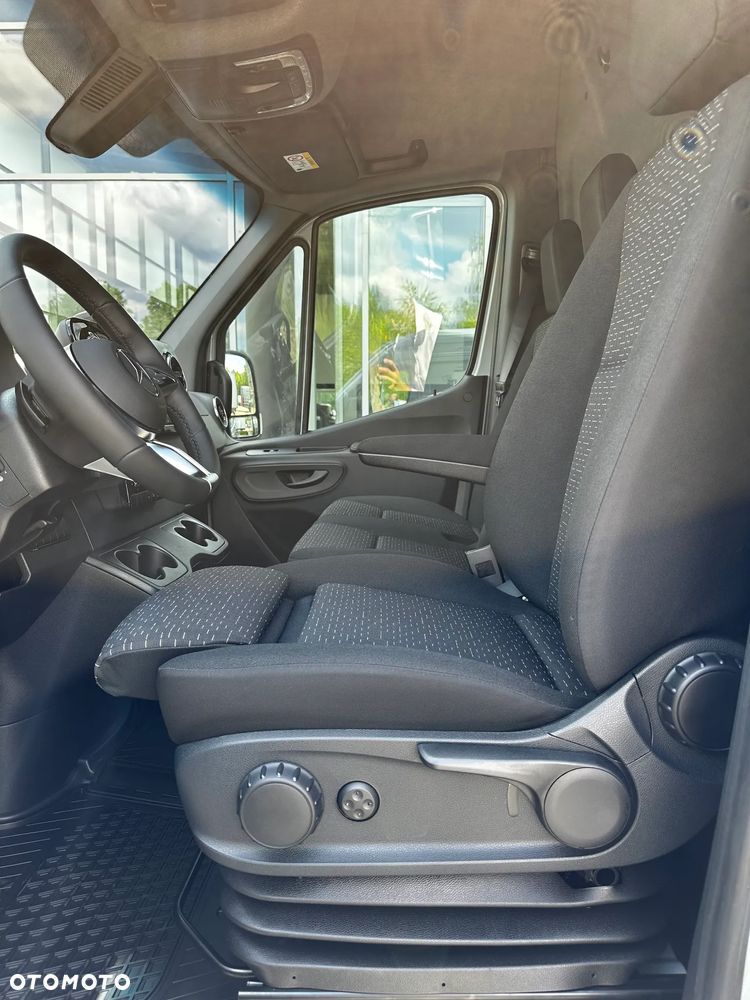 Mercedes-Benz Sprinter - 17