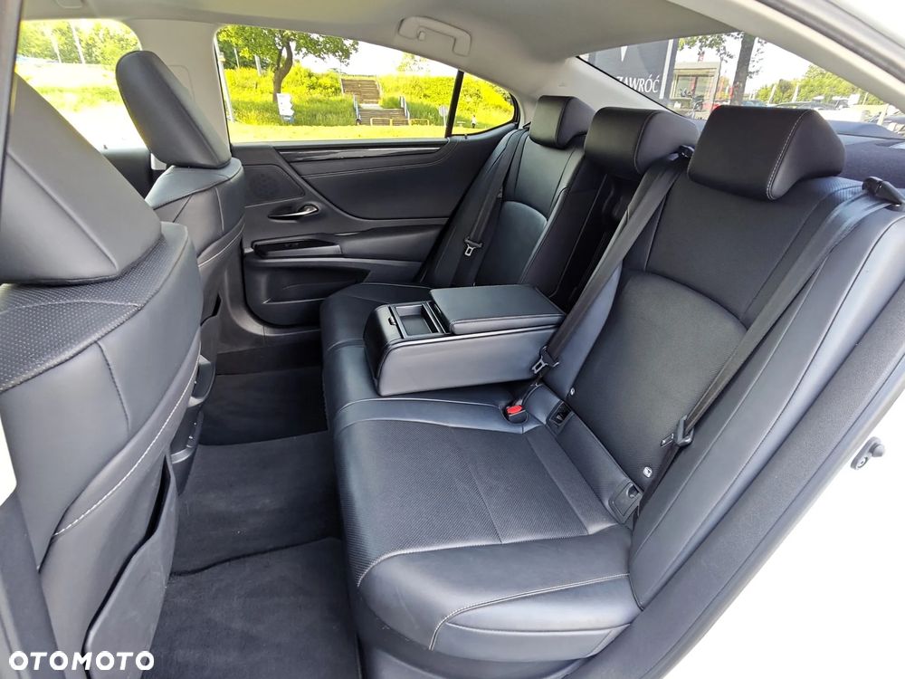 Lexus ES 300h Business Edition - 13