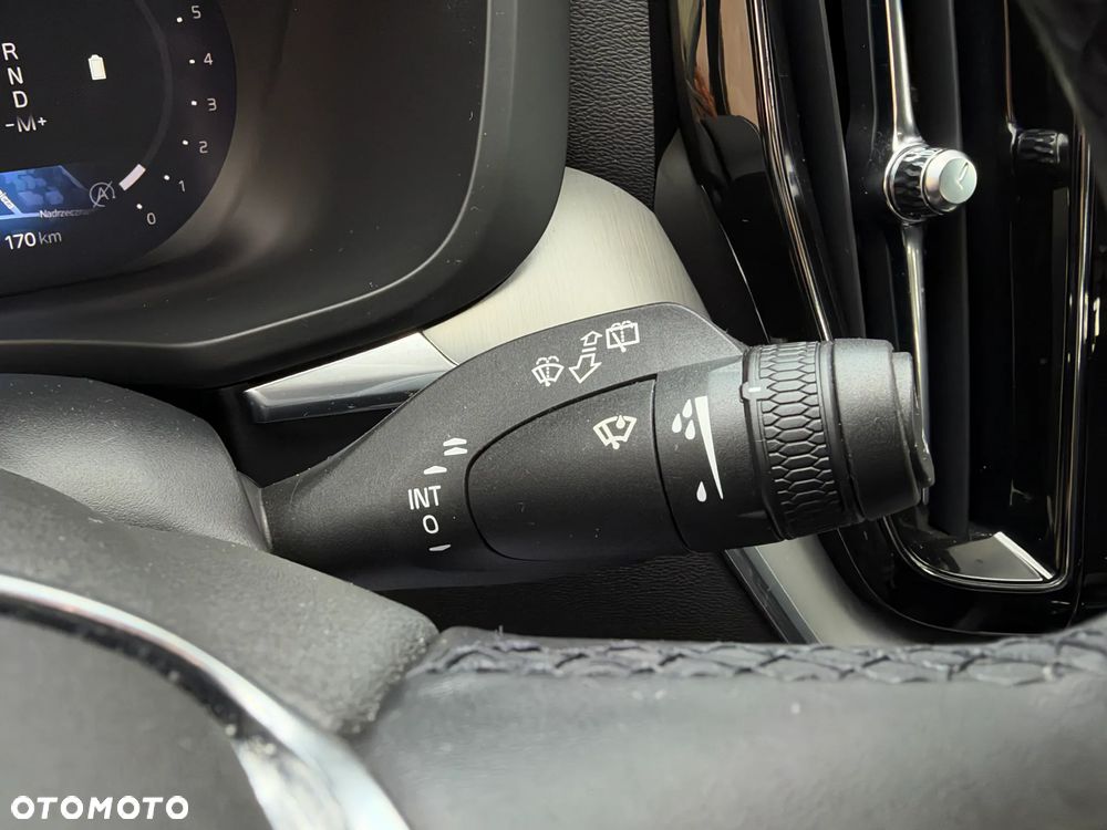 Volvo XC 60 B4 B Momentum Pro - 28