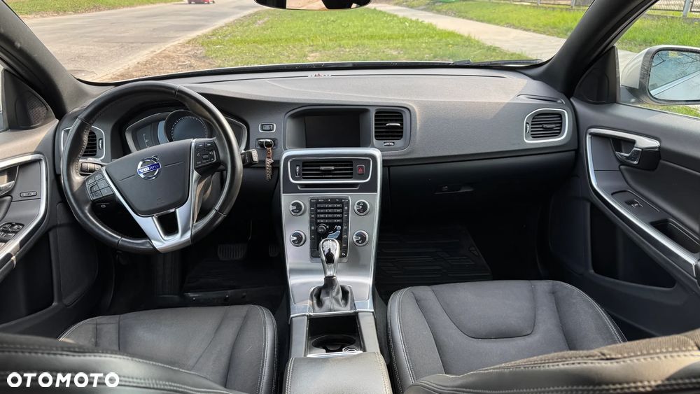 Volvo V60 D4 Geartronic Momentum - 12