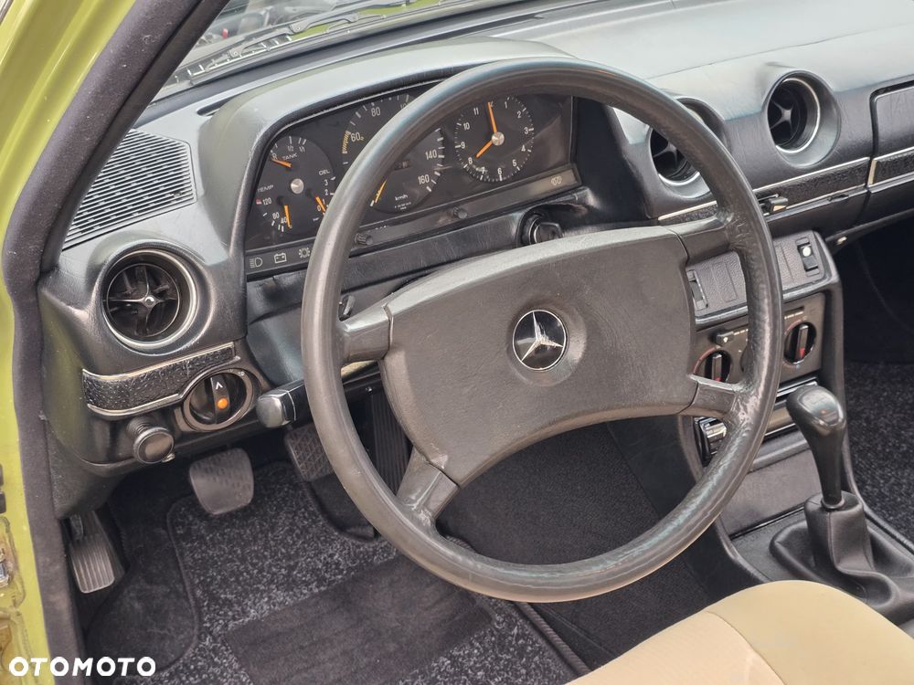 Mercedes-Benz W123 - 27