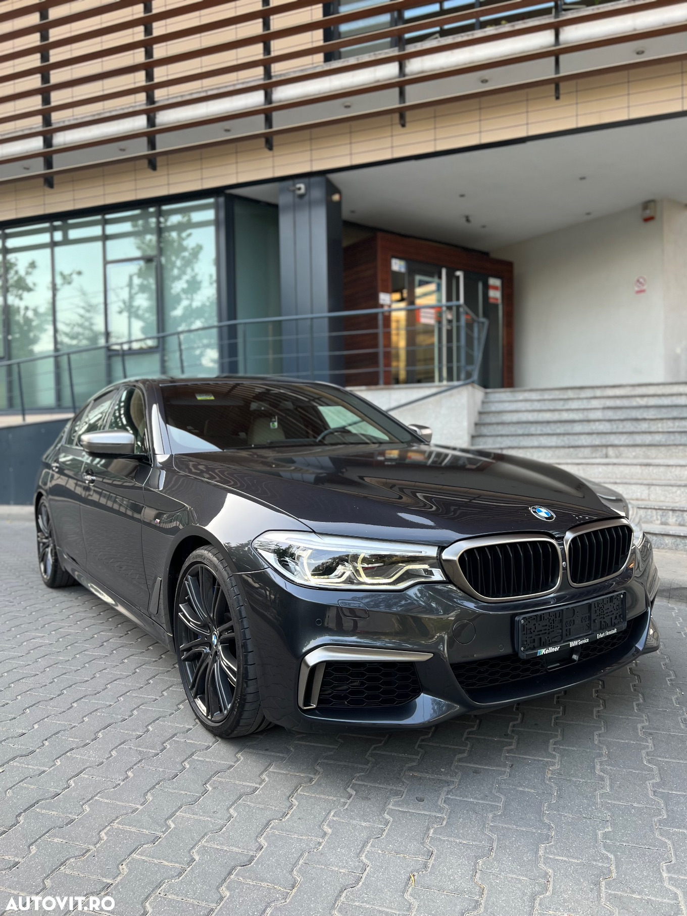 BMW Seria 5 550i xDrive - 5