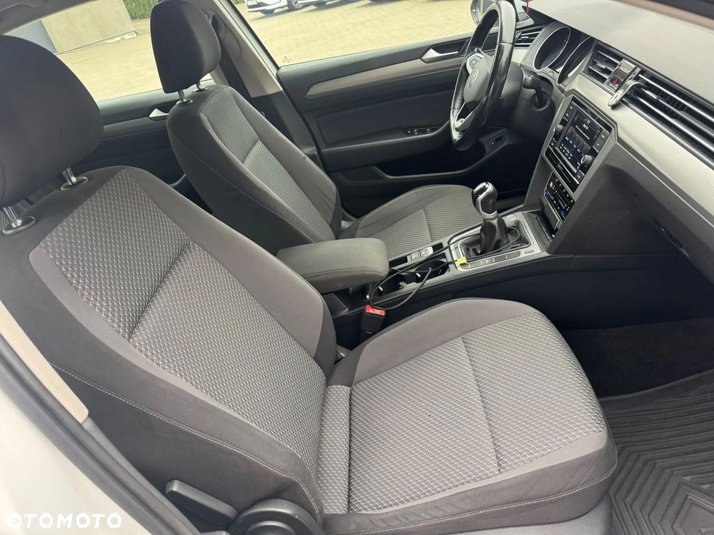 Volkswagen Passat - 9