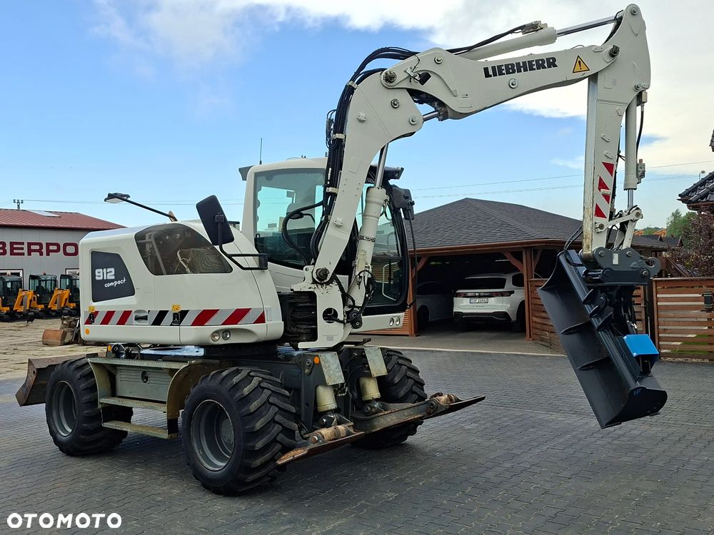 Liebherr A912 Compact - 11