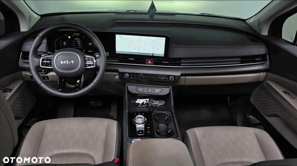Kia Carnival - 4