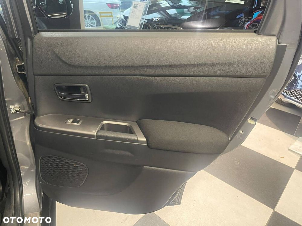Mitsubishi ASX - 14