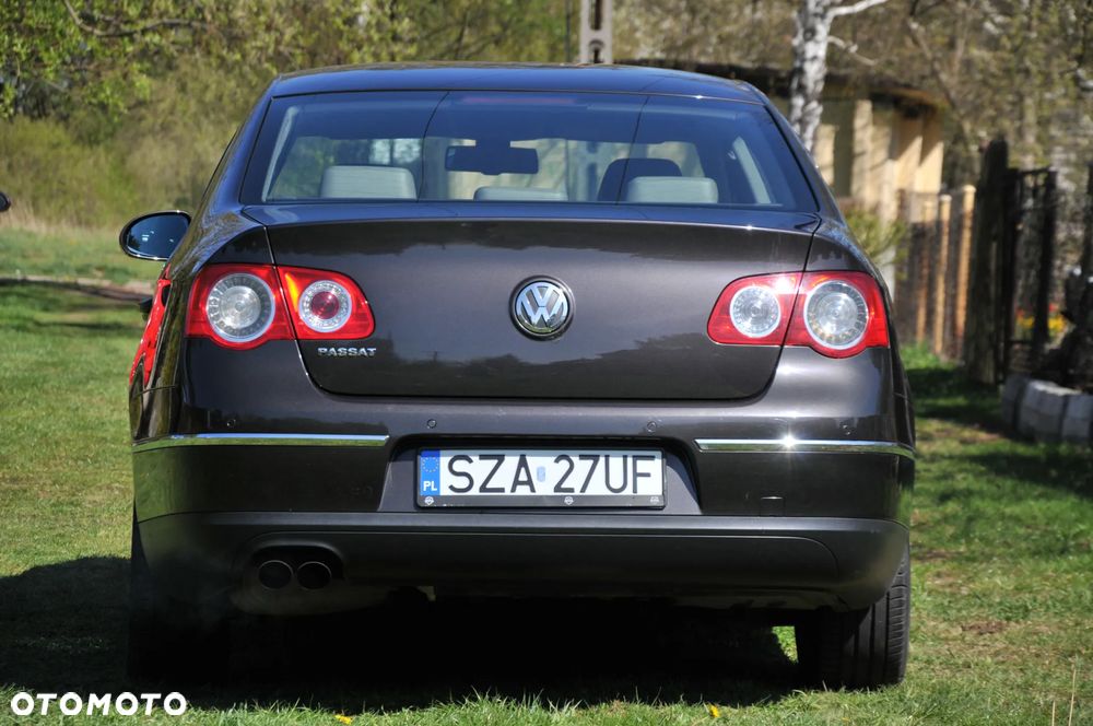 Volkswagen Passat 2.0 TDI DPF Highline - 13