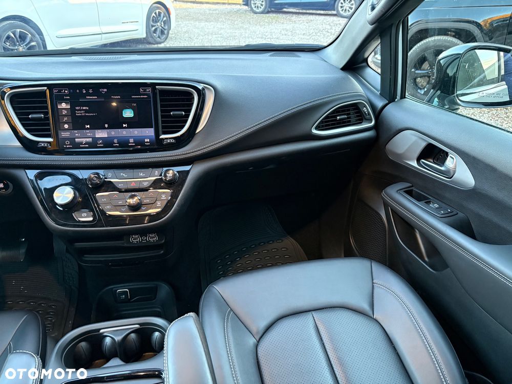 Chrysler Pacifica - 23