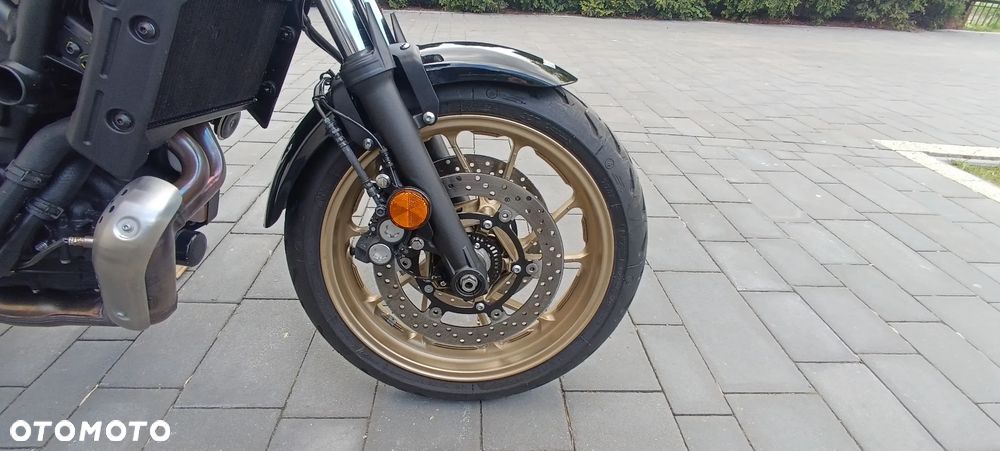 Yamaha XSR - 8