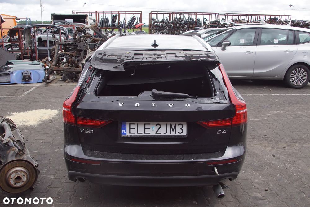 Auto na części - Volvo V60 II 2.0 D4 190 KM D4204T14 TG-81SC 717 2020R Silnik Skrzynia Drzwi Błotnik Zderzak Lampa Lusterko Klamka Szyba Deska Kokpit Sterownik Moduł Czujnik Licznik Wyświetlacz Panel Kierownica - 5