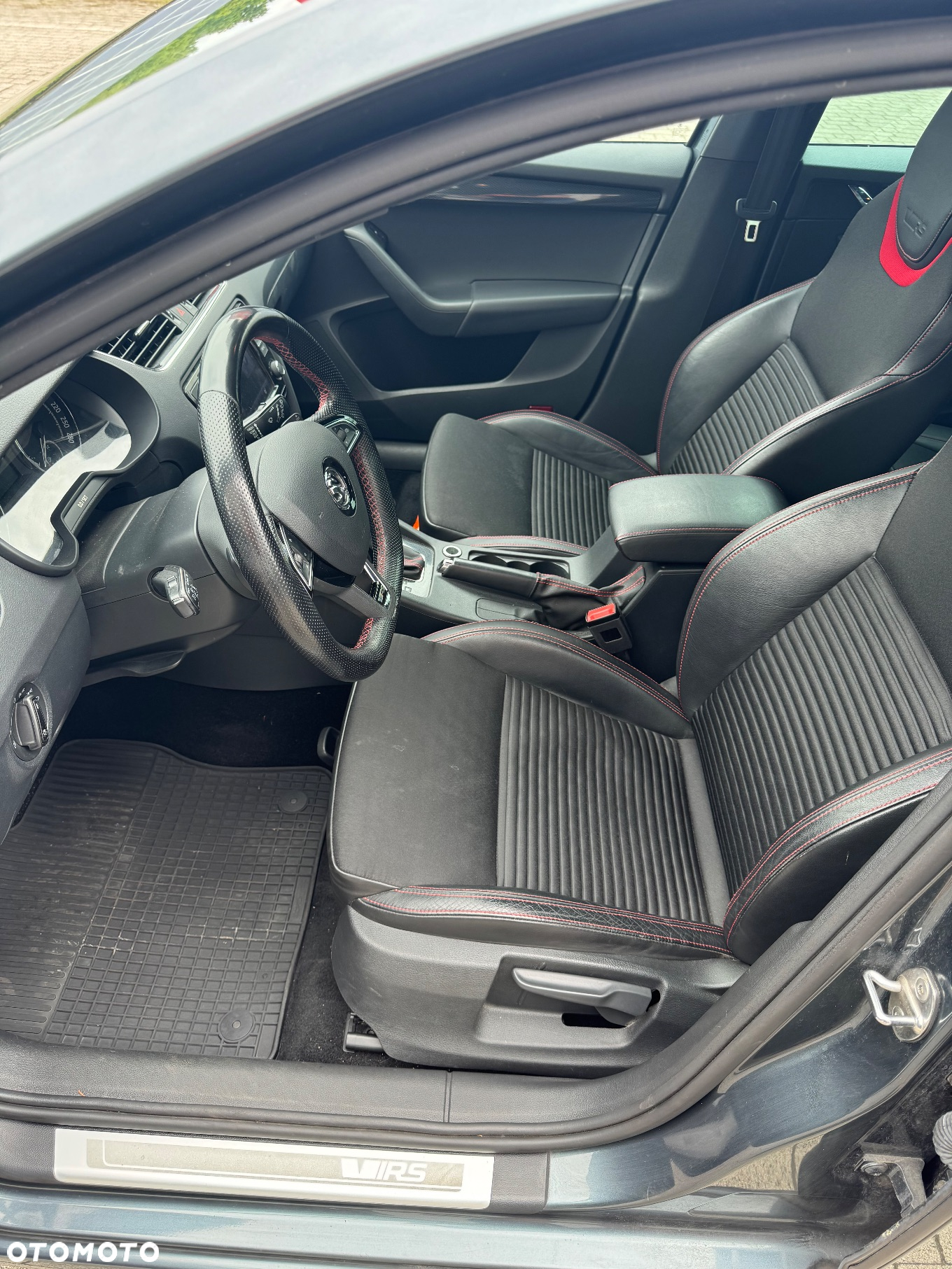 Skoda Octavia Combi 2.0 TDI DSG RS - 9