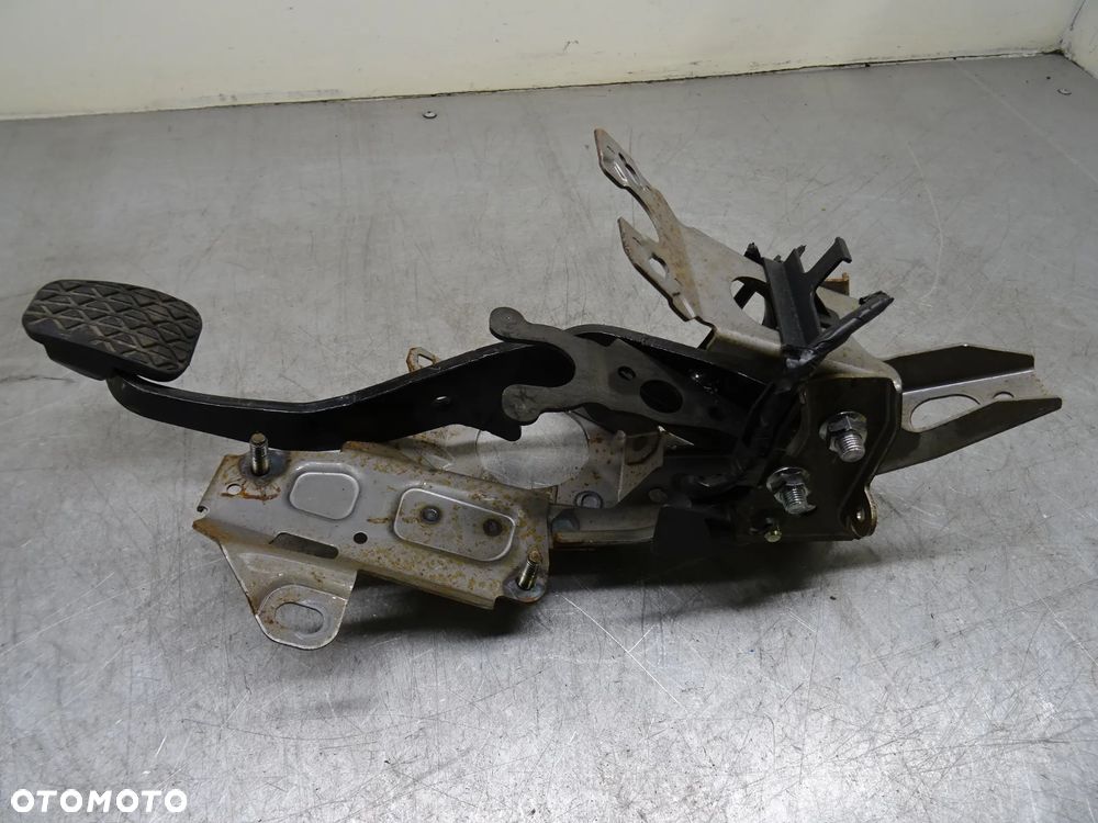 FORD FIESTA MK7 VII 08-12 1.4TDCI PEDAŁ HAMULCA - 2