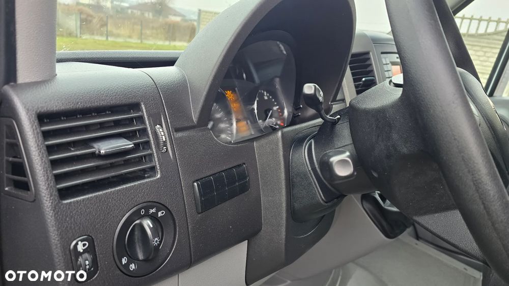 Mercedes-Benz Sprinter - 12