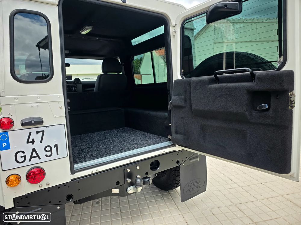Land Rover Defender - 24
