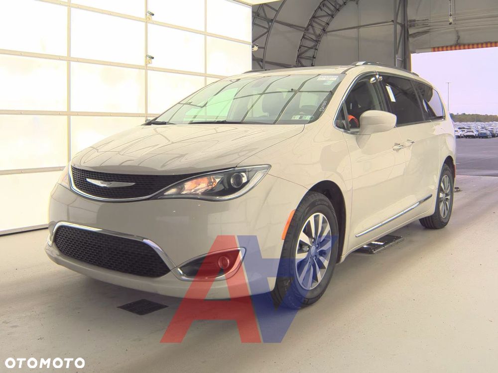 Chrysler Pacifica - 3