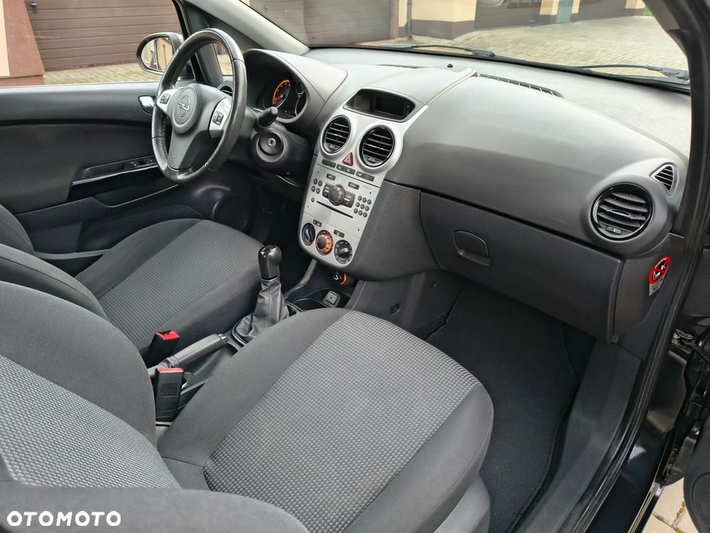 Opel Corsa 1.2 16V Cosmo - 29