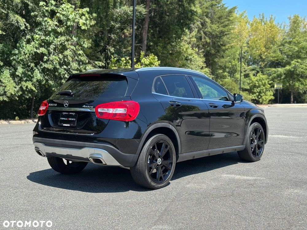 Mercedes-Benz GLA 250 4Matic 7G-DCT AMG Line - 12