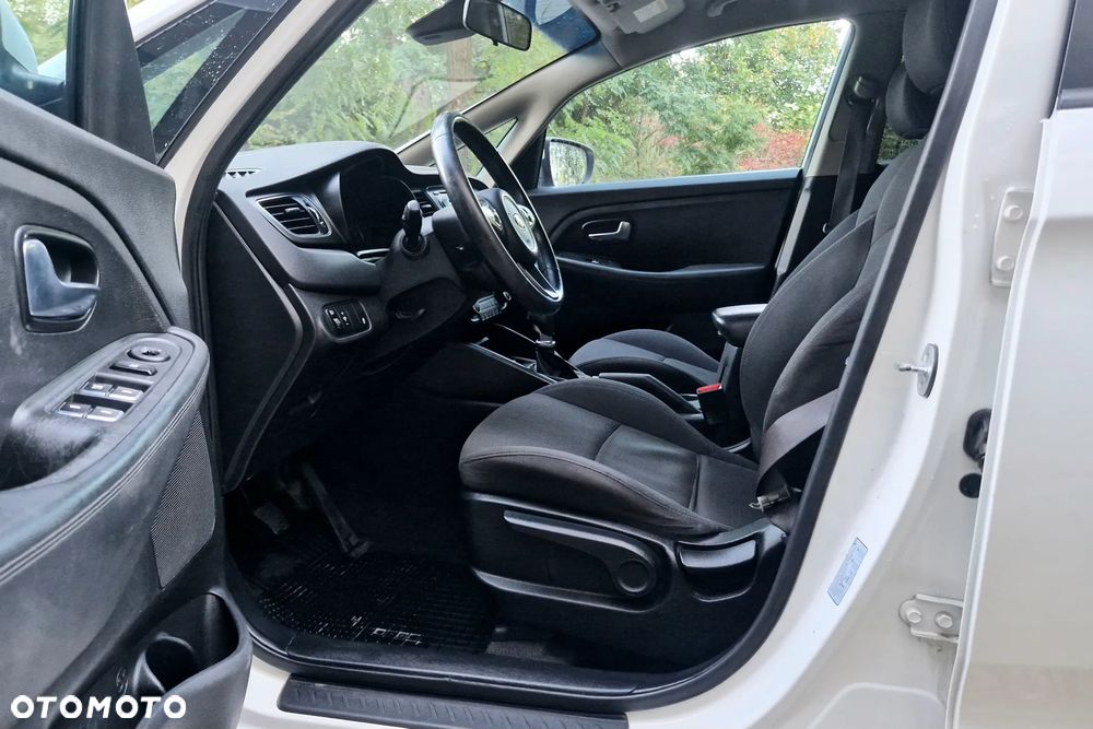 Kia Carens - 7