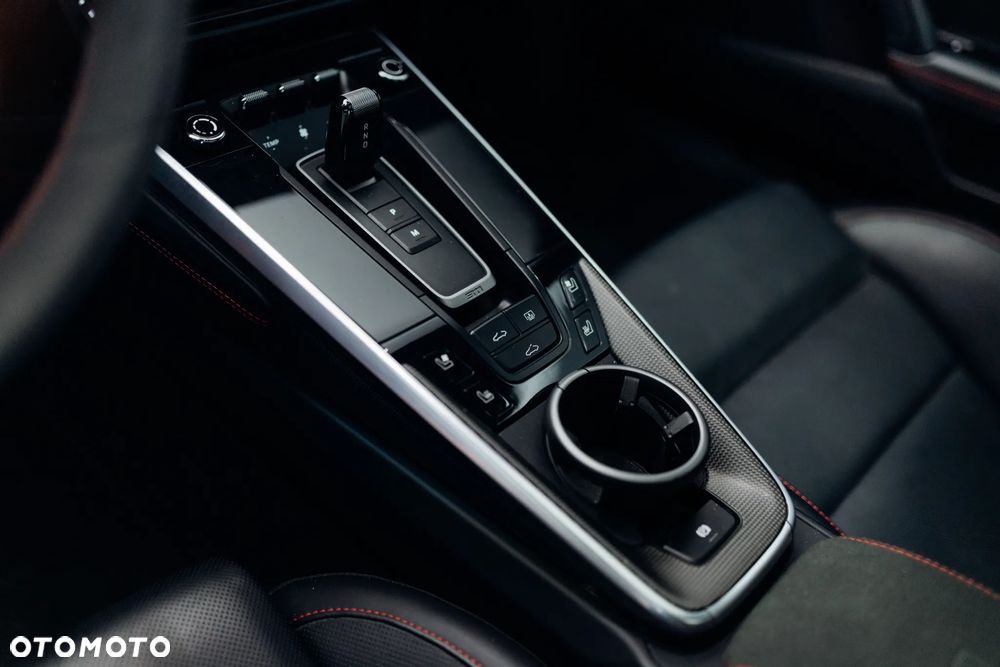 Porsche 911 Carrera 4S - 19