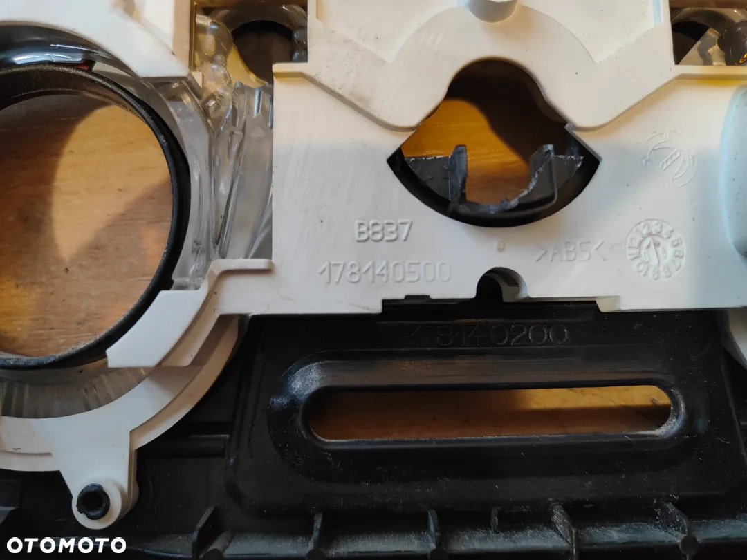 Ramka panelu klimatyzacji IVECO DAILY 178140500 - 3