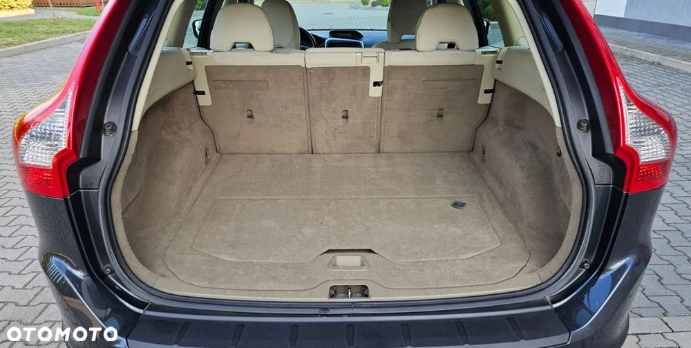 Volvo XC 60 D5 AWD Momentum - 16