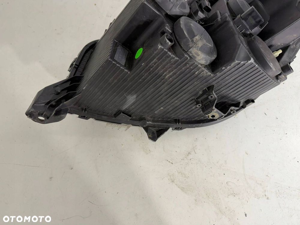 lampa prawy przód prawa przednia peugeot 208 ii eu - 9