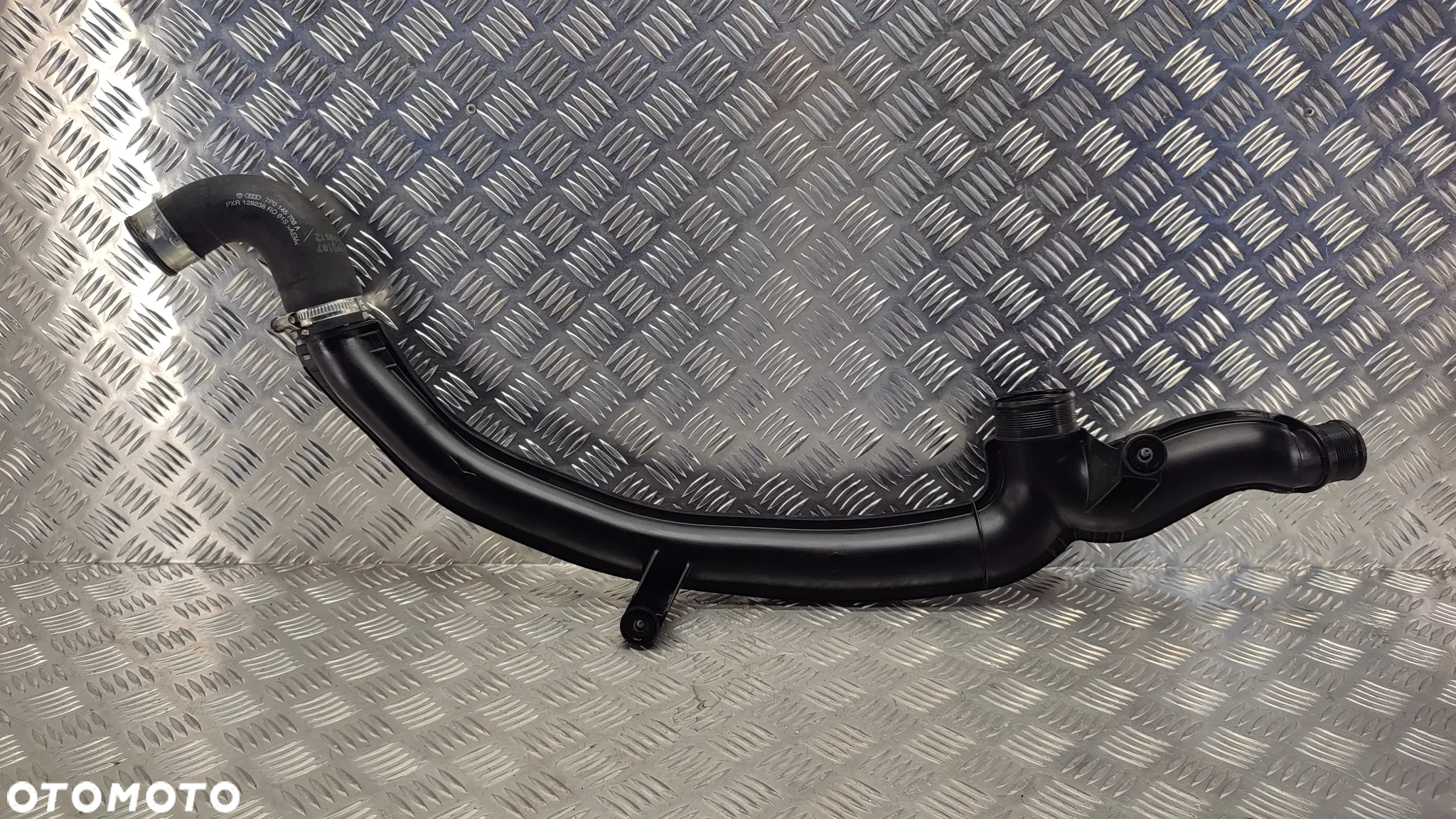 VW TOUAREG 7P CAYENNE 10-18R PRZEWOD RURA INTERCOOLERA 3.0 CHLODNICY POWIETRZA 7P0145792 7P0145708A USZKODZONA - 2