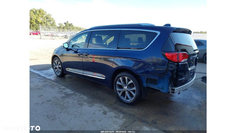 Chrysler Pacifica - 3