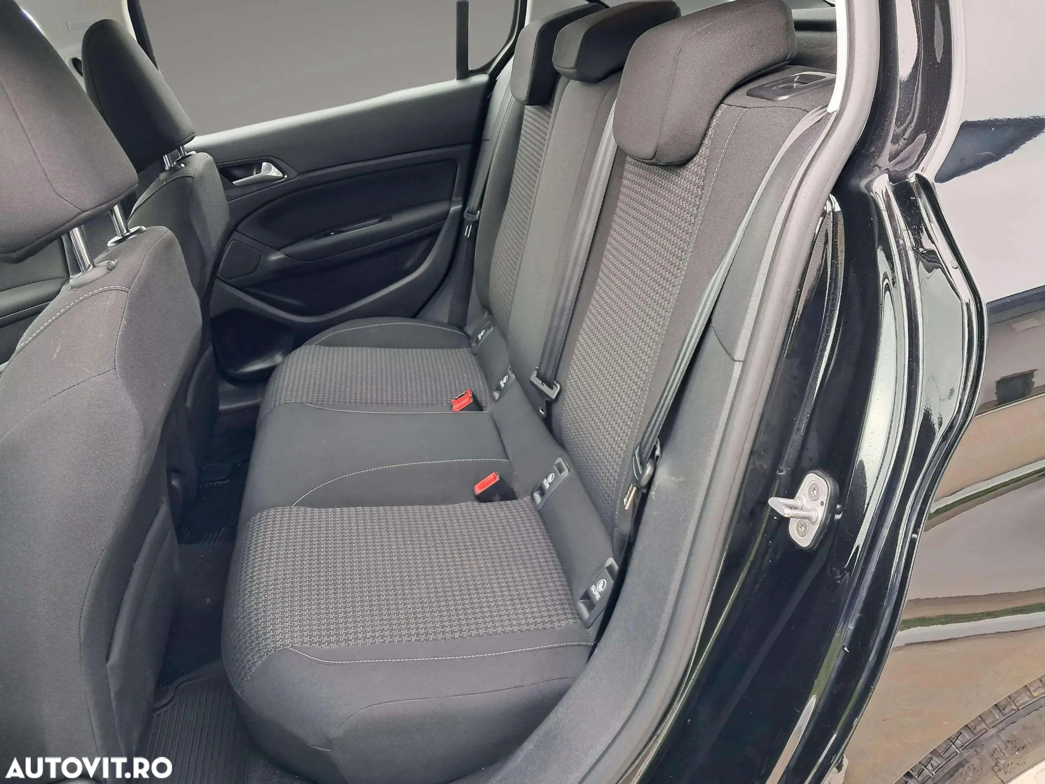 Peugeot 308 1.2 L PureTech Turbo Active - 16