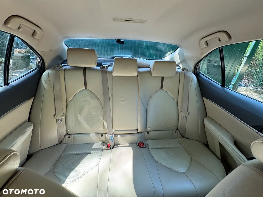 Toyota Camry 2.5 Hybrid Executive CVT - 28