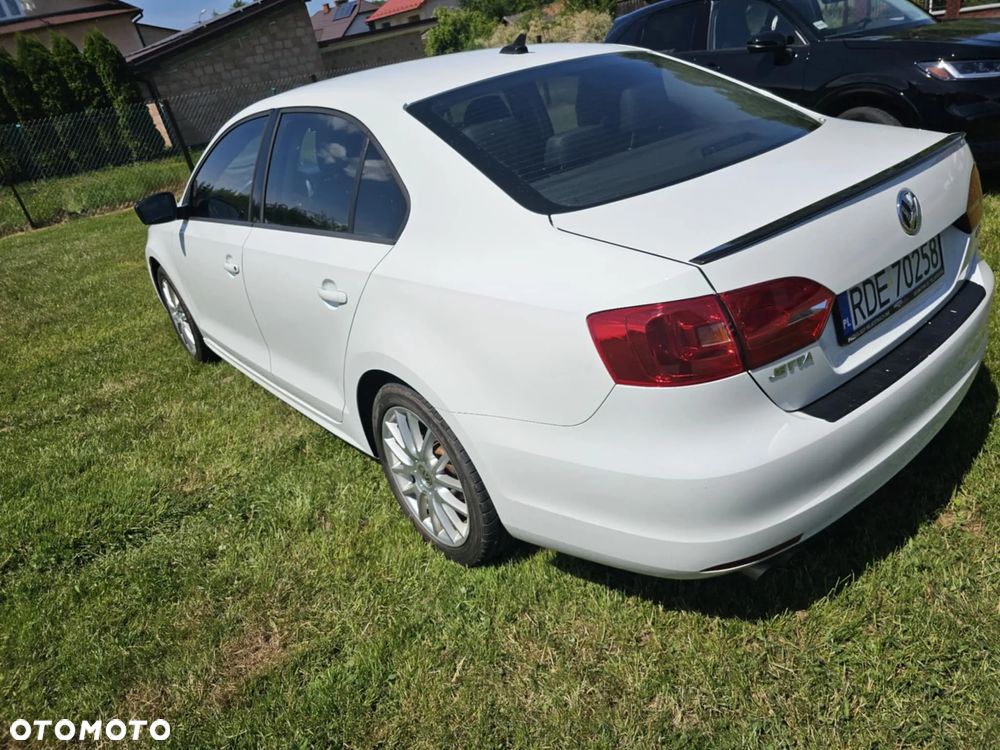 Volkswagen Jetta - 3