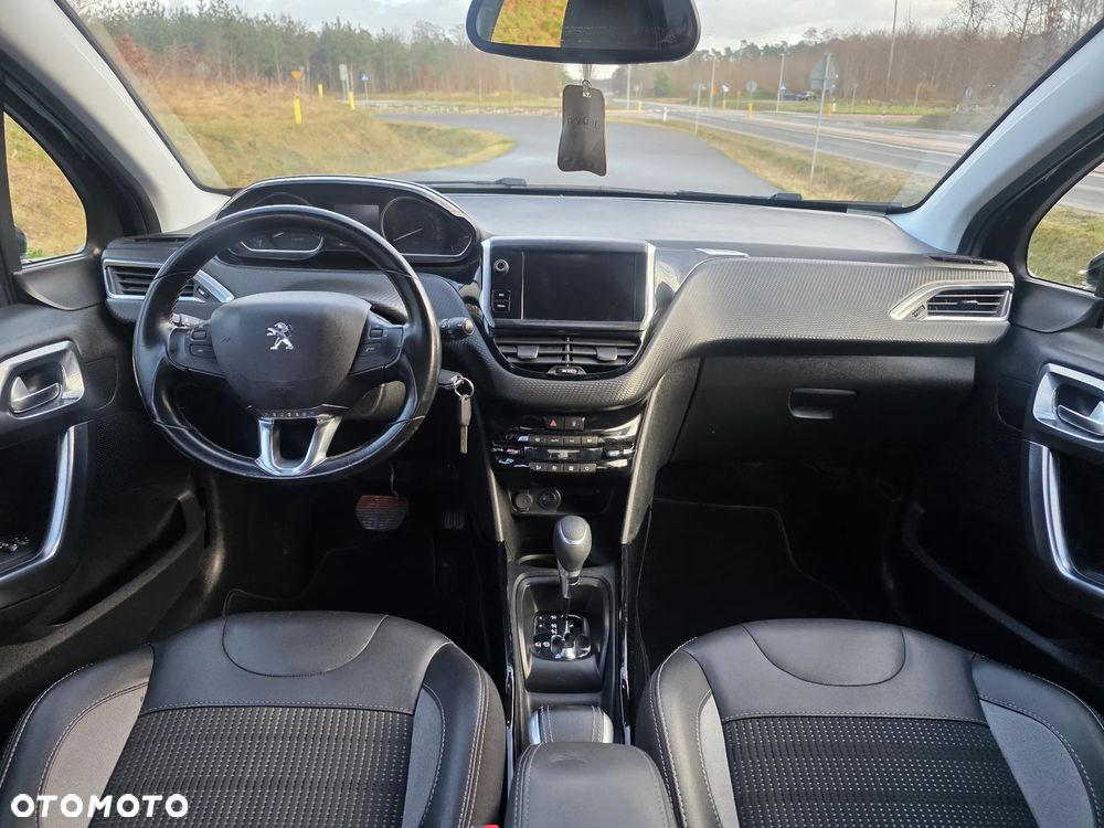 Peugeot 2008 1.2 Pure Tech Allure S&S EAT6 - 21