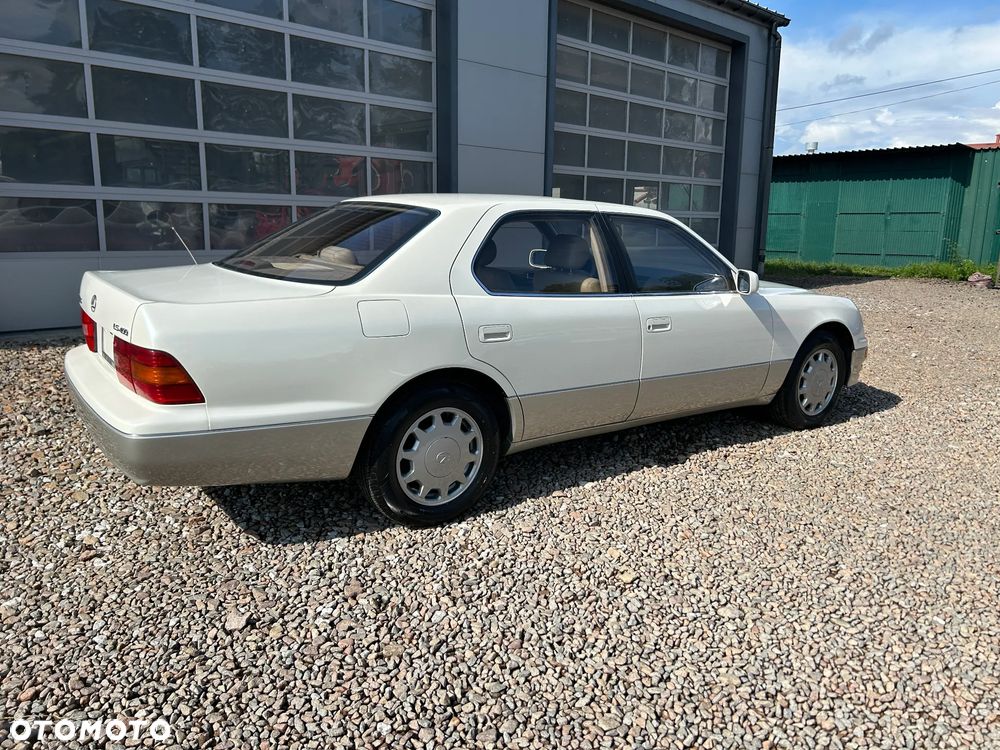 Lexus LS - 9