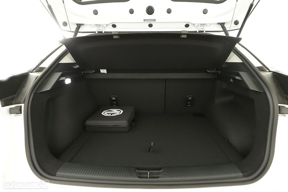 MG MG4 64 kWh Luxury - 23