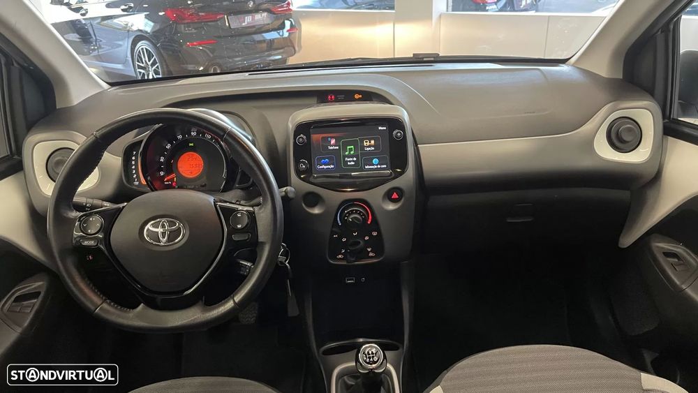 Toyota Aygo X Black&White - 19