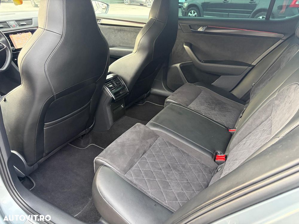 Skoda Superb 2.0 TDI DSG Sportline - 18