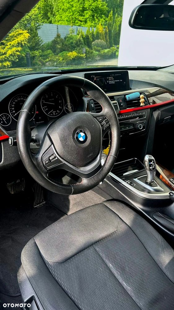 BMW Seria 3 318d Touring Sport Line - 15