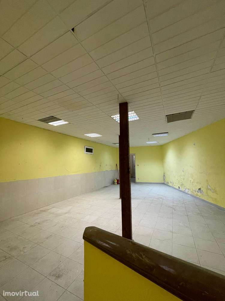 Excepcional Armazém Comercial no Coração da Estrela, Lisboa - Grande imagem: 4/7