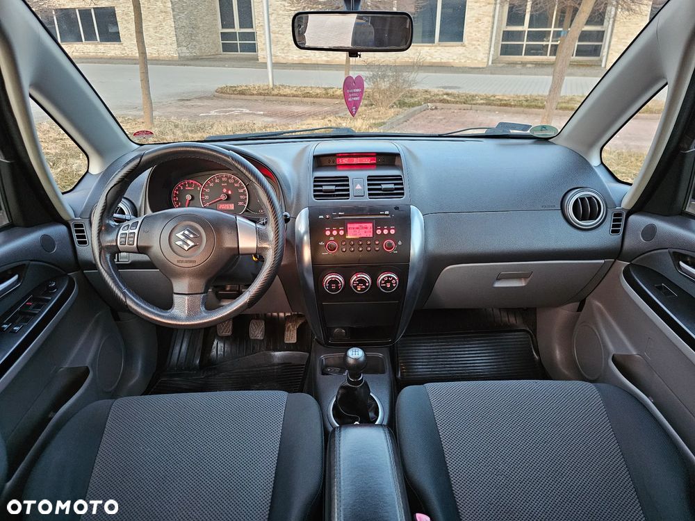 Suzuki SX4 1.6 Premium Outdoor - 23
