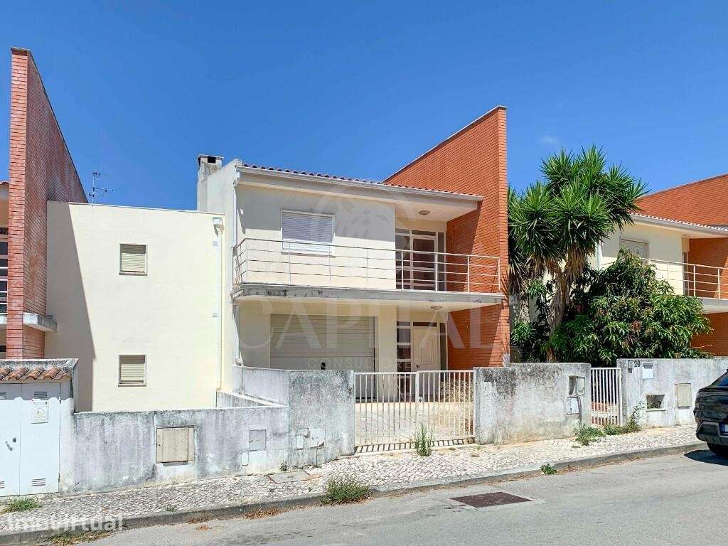 Moradia T3 com Jardim, Garagem e Cave a 10 Minutos das Praias de Sesim - Grande imagem: 2/43