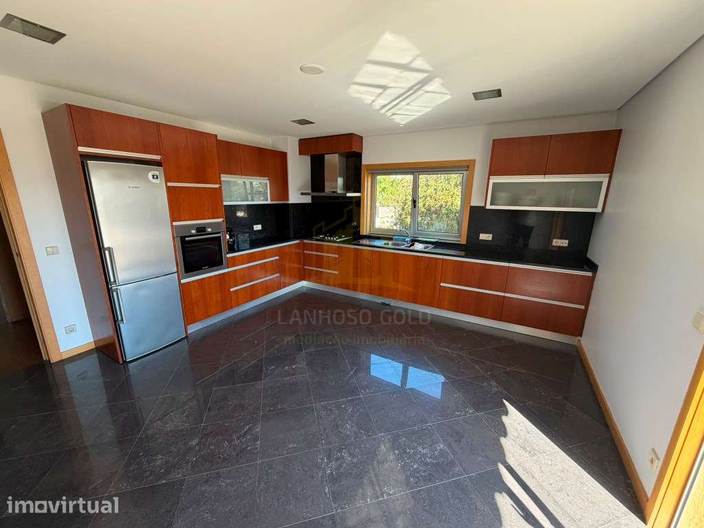 Moradia T5 - Grande imagem: 2/24