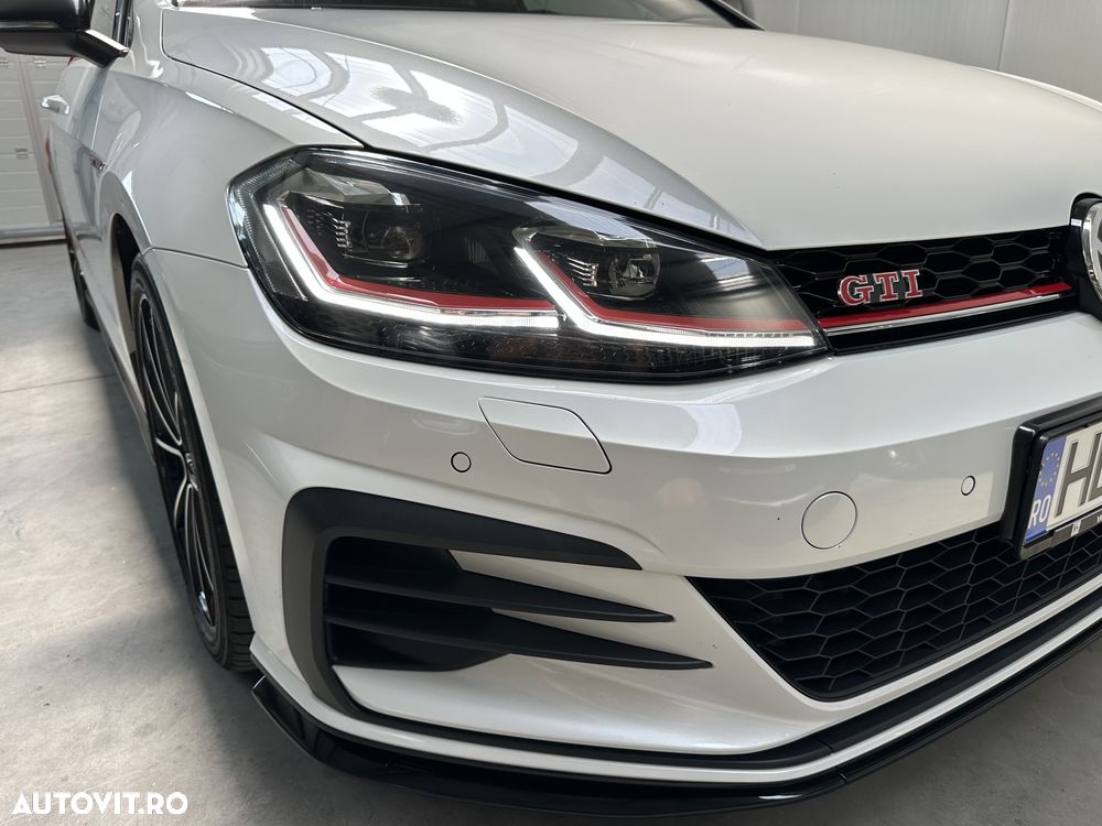 Volkswagen Golf - 37