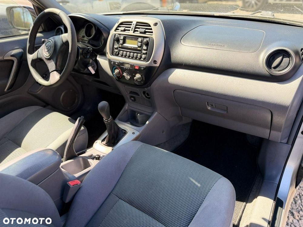 Toyota RAV4 - 8