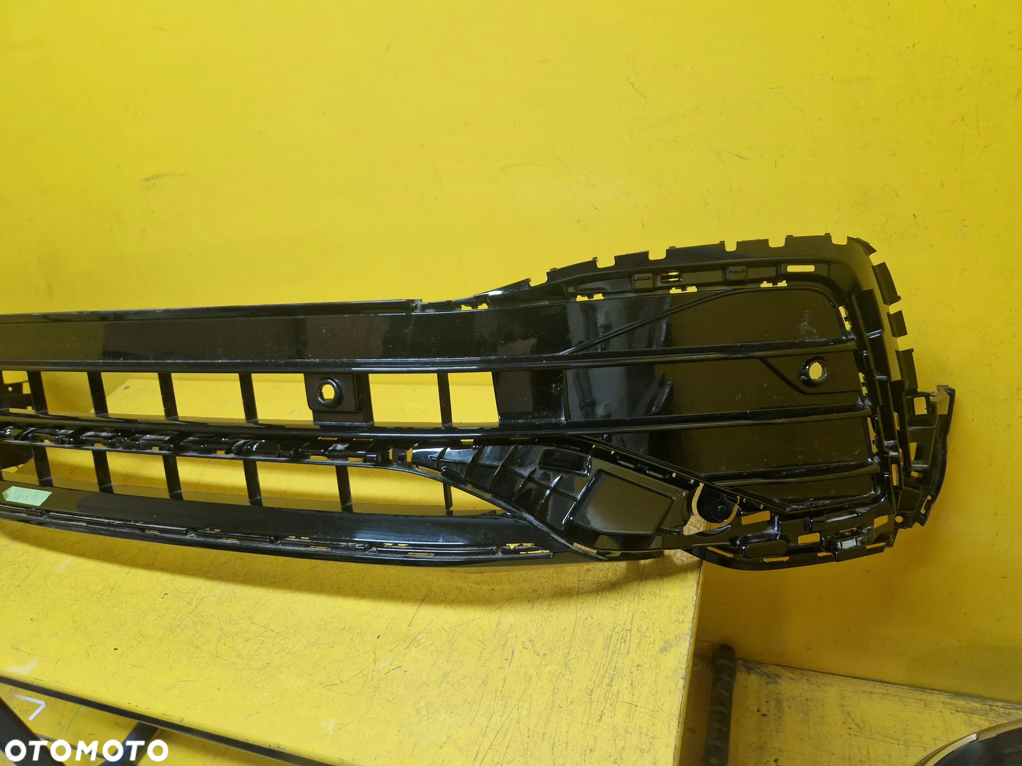 VW TIGUAN II LIFT KRATKA ZDERZAKA ŚRODKOWA ZDERZAK 5NA853677Q - 2