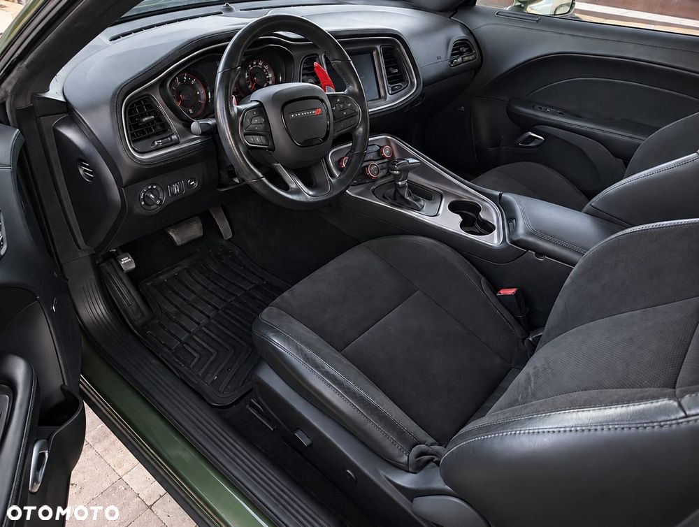 Dodge Challenger - 7